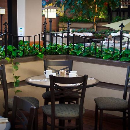The Glenmore Inn & Convention Centre YYC Exterior photo