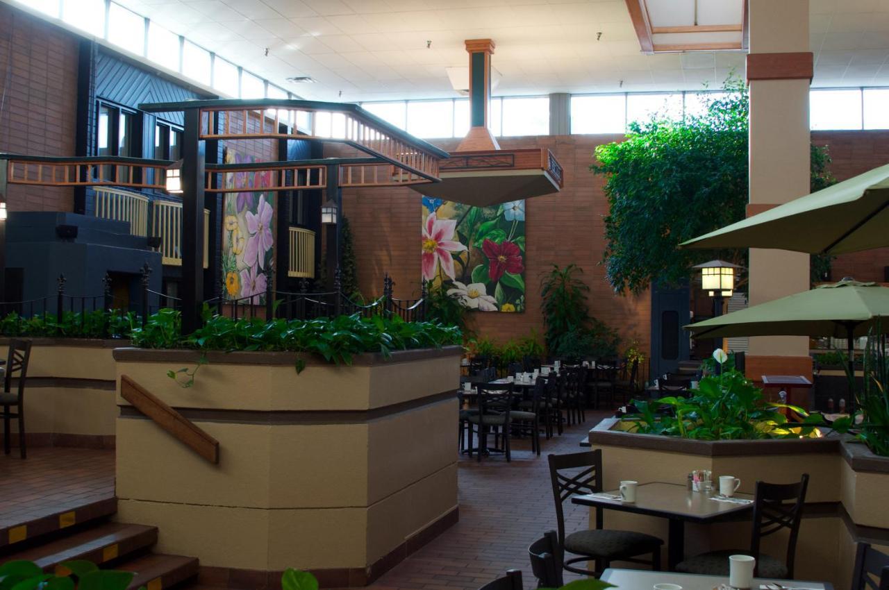 The Glenmore Inn & Convention Centre YYC Exterior photo