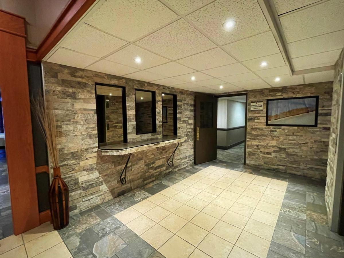 The Glenmore Inn & Convention Centre YYC Exterior photo