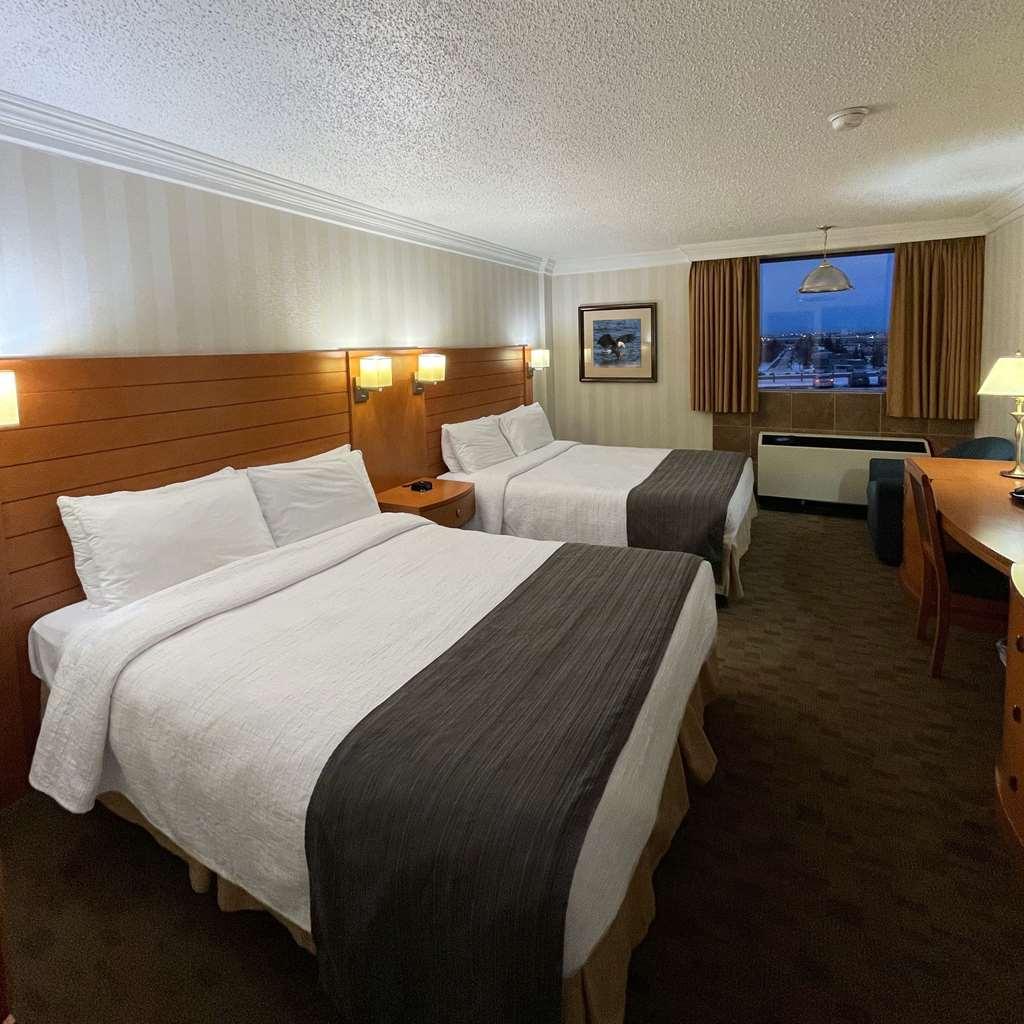 The Glenmore Inn & Convention Centre YYC Room photo