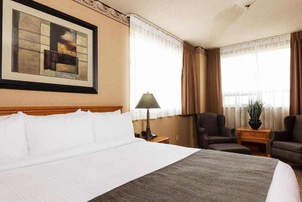 The Glenmore Inn & Convention Centre YYC Exterior photo