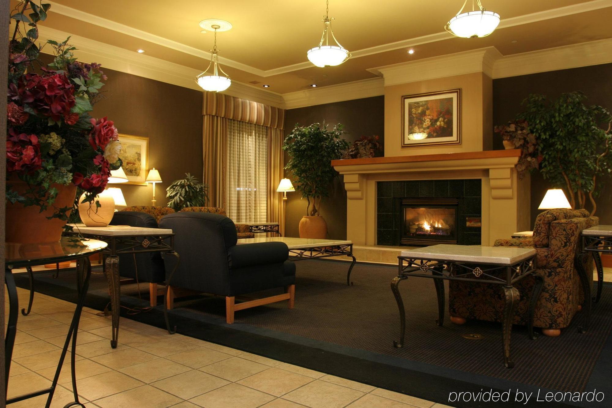 The Glenmore Inn & Convention Centre YYC Interior photo