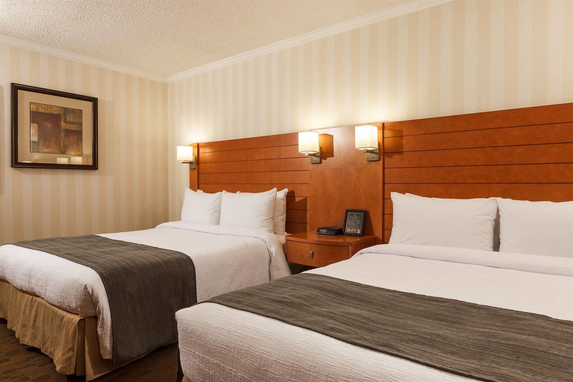 The Glenmore Inn & Convention Centre YYC Exterior photo
