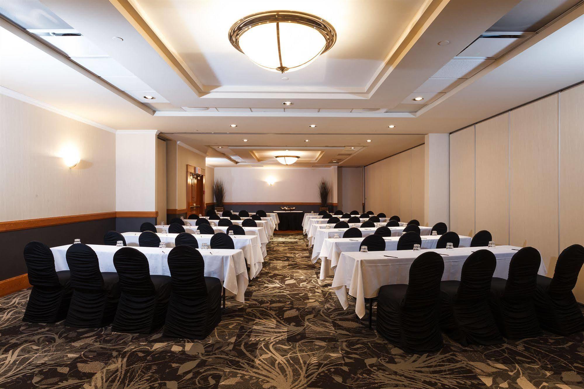 The Glenmore Inn & Convention Centre YYC Exterior photo