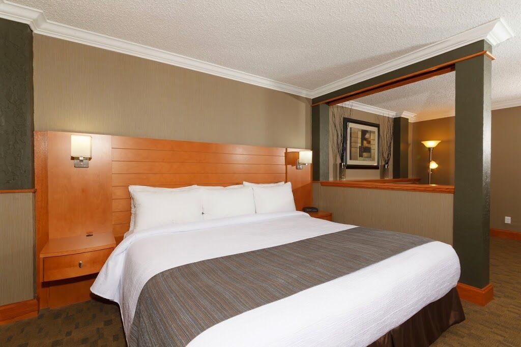 The Glenmore Inn & Convention Centre YYC Exterior photo